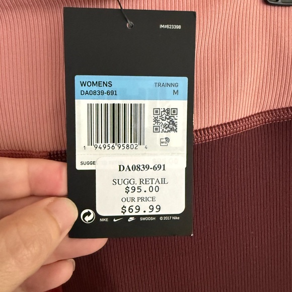 NWT Nike Women's Pink and Burgundy Leggings Size Medium - Picture 4 of 4